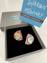 Load image into Gallery viewer, Form stud earrings