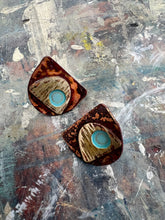 Load image into Gallery viewer, Form stud earrings