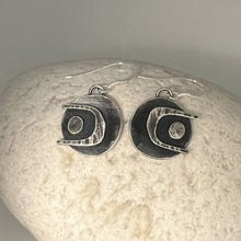 Load image into Gallery viewer, Arc drop earrings oxidised silver