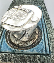 Load image into Gallery viewer, Crest ring sterling silver