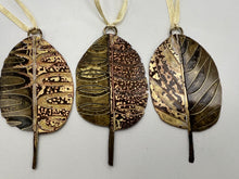 Load image into Gallery viewer, Cotinus decoration in brass