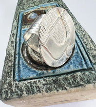 Load image into Gallery viewer, Crest ring sterling silver