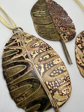 Load image into Gallery viewer, Cotinus decoration in brass