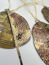 Load image into Gallery viewer, Large Cotinus decoration in brass