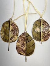 Load image into Gallery viewer, Large Cotinus decoration in brass