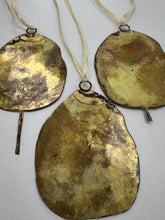 Load image into Gallery viewer, Large Cotinus decoration in brass