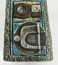 Load image into Gallery viewer, Crest ring oxidised silver