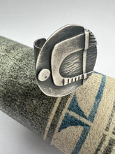 Load image into Gallery viewer, Crest ring oxidised silver