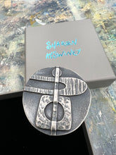 Load image into Gallery viewer, Structure ring oxidised silver