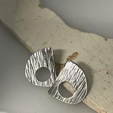 Load image into Gallery viewer, Strata stud earrings oxidised silver