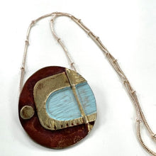 Load image into Gallery viewer, Crest pendant necklace