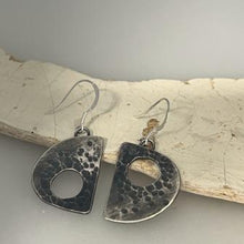 Load image into Gallery viewer, Strata drop earrings oxidised silver