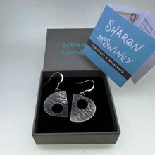 Load image into Gallery viewer, Strata drop earrings oxidised silver