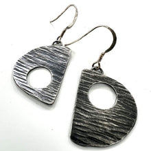 Load image into Gallery viewer, Strata drop earrings oxidised silver