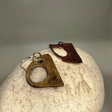 Load image into Gallery viewer, Aperture earrings