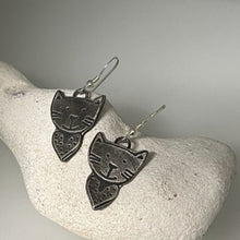 Load image into Gallery viewer, Large cat &amp; heart earrings
