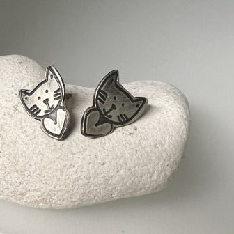 Small cat & heart stud earrings