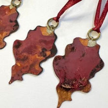 Load image into Gallery viewer, Small oak leaf decoration