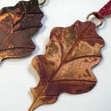 Load image into Gallery viewer, Small oak leaf decoration