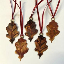 Load image into Gallery viewer, Small oak leaf decoration