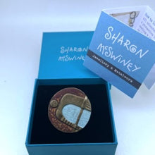 Load image into Gallery viewer, Crest brooch