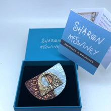 Load image into Gallery viewer, Element brooch