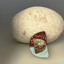 Load image into Gallery viewer, Element brooch