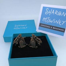 Load image into Gallery viewer, Hare cuff links
