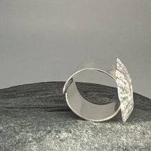 Load image into Gallery viewer, Marazion adjustable limpet shell ring