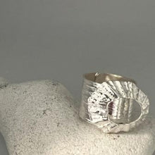 Load image into Gallery viewer, Marazion adjustable limpet shell ring