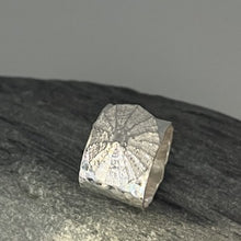 Load image into Gallery viewer, Marazion adjustable full limpet shell ring