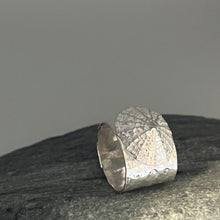 Load image into Gallery viewer, Marazion adjustable full limpet shell ring