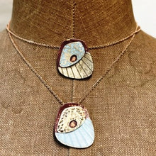 Load image into Gallery viewer, Pebble pendant