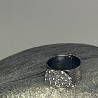 Porthmeor oxidised urchin fragment adjustable ring