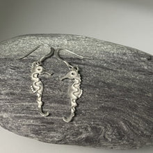 Load image into Gallery viewer, Silver seahorse earrings