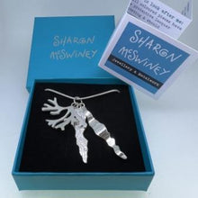 Load image into Gallery viewer, Seaweed bunch pendant necklace