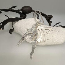 Load image into Gallery viewer, Seaweed bunch pendant necklace