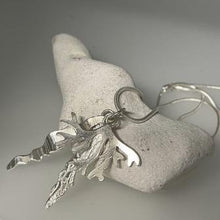 Load image into Gallery viewer, Seaweed bunch pendant necklace