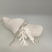 Load image into Gallery viewer, Seaweed & limpet bunch pendant necklace