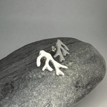 Load image into Gallery viewer, Seaweed frond stud earrings