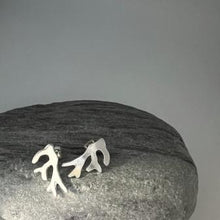 Load image into Gallery viewer, Seaweed frond stud earrings