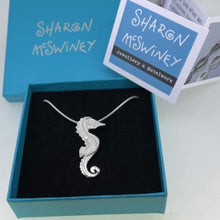 Load image into Gallery viewer, Seahorse necklace
