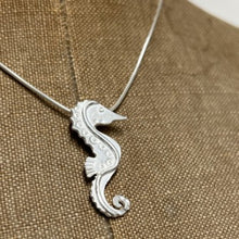 Load image into Gallery viewer, Seahorse necklace