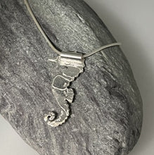 Load image into Gallery viewer, Seahorse necklace
