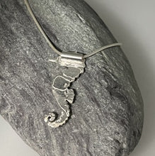Load image into Gallery viewer, Seahorse necklace