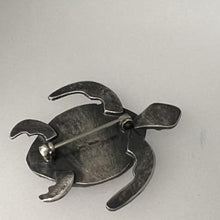 Load image into Gallery viewer, Turtle brooch