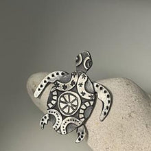Load image into Gallery viewer, Turtle brooch