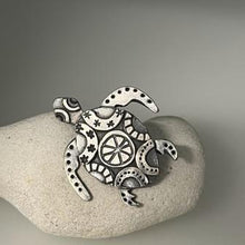 Load image into Gallery viewer, Turtle brooch