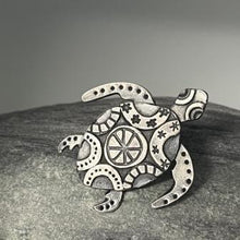 Load image into Gallery viewer, Turtle brooch