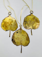 Load image into Gallery viewer, Lime leaf decoration in brass
